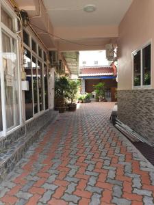 Sairee Center Guest House