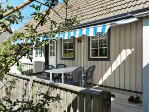 6 person holiday home in LYSEKIL