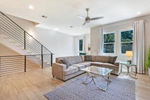 New Orleans Townhouse Near City Attractions - image 1