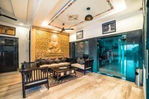 Hotel Radhika