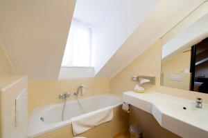 Hotel Leo Station, Villa et Annexes