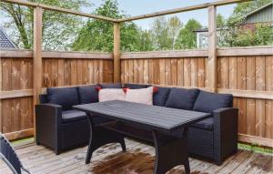 3 Bedroom Cozy Home In Karlshamn