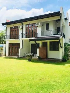 RUWINSONS Canal Garden - Kumbukwewa