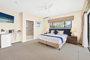 Superior King Room with River View - Wheelchair Accessible