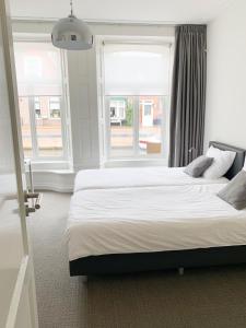 b&b het Herenhuys aan de historische gracht van Kollum