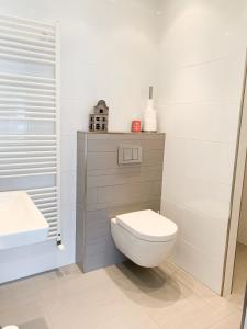 b&b het Herenhuys aan de historische gracht van Kollum