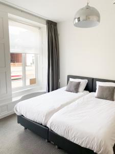 b&b het Herenhuys aan de historische gracht van Kollum