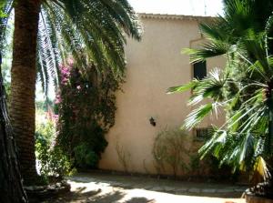 Appartement classé 3 étoiles au 1er étage dune maison avec jardin dans un quartier calme