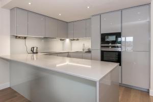 LUXURY 2Bed & 2Bath Apartment Next to London Museum