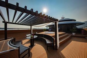 Scarlet Pearl Cruises - Wonder On Lan Ha Bay