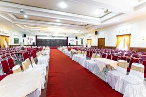 RedDoorz Plus near Alun Alun Karanganyar