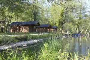 Hotels Les Lodges du Lac : photos des chambres