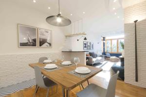 The Rentals Collection - Easo