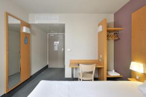 Hotels B&B HOTEL Lyon Caluire Cite Internationale : Chambre Double - Accessible aux Personnes à Mobilité Réduite - Non-Fumeurs - Non remboursable