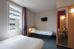 Hotels B&B HOTEL Lyon Ouest Tassin : Chambre Triple - Non-Fumeurs