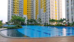 Modern Furnished Studio at Springlake Summarecon Bekasi Apartment By Travelio
