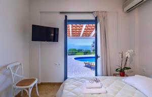 Cozy villa Irida with Private pool, near Beach Chania Greece