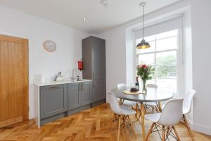 Dollar Apartments-41 Bridge Street