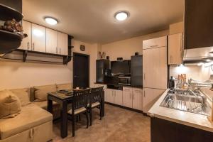 Charming, Fully-furnished, 2-bedroom apartment by Flat Mаnager