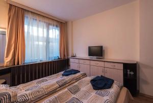 Charming, Fully-furnished, 2-bedroom apartment by Flat Mаnager