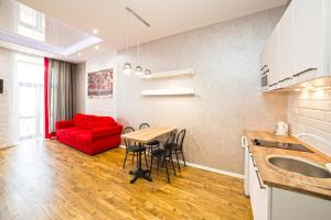 Miskevycha Square 5a Apartment- view of the center of Lviv with a balcony