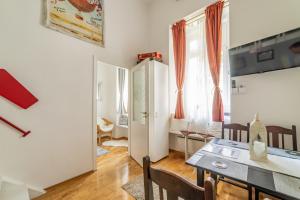 Central Broadway Nest