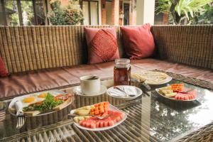 Phòng Tiêu Chuẩn Giường Đôi Với Máy Điều Hoà (Standard Double Room With AC)