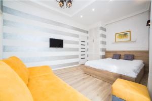 Miskevycha Square Apartment- 2 minutes to the Opera House and Market Square