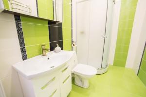 Miskevycha Square Apartment- 2 minutes to the Opera House and Market Square