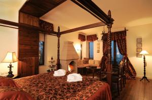 Suite with Sea View & Fireplace room in Vaela Hotel Cultural Resort & Spa