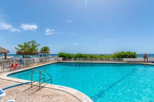 Ocean Beach Condo 3BR On the Sand 505