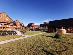 Domki Zagroda Domek z bala z basenem & sauna & balia z hydromasażem