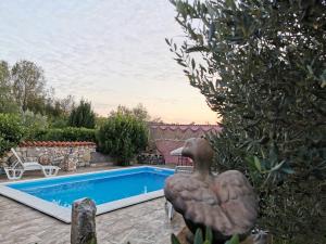 Holiday Home Villa Kate, with a private swimming pool and garden 