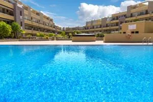 La Perla Beach Apt with Pool - El Médano