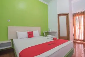 RedDoorz Plus near Alun Alun Kuningan - Gandasoli