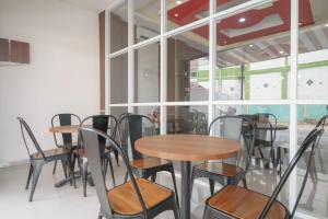 RedDoorz Plus at Grand Tara Homestay Palembang