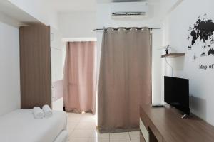 Cozy Room Studio Apartment M-Town Residence By Travelio