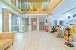 RedDoorz Plus at Hotel Metro Kalibo