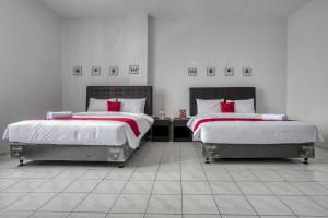 RedDoorz Plus near Jakarta Kota Station