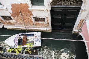 Ai Sansoni Canal View by Venicescape