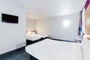 Hotels B&B HOTEL Toulouse Purpan Zenith : Chambre Quadruple - Non-Fumeurs
