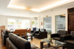 RedDoorz Plus Syariah near Java Supermall Semarang 2