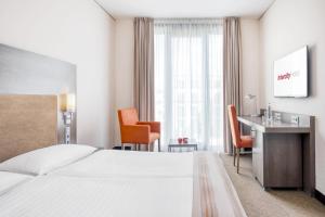 Standard Double Room - Public Transport Ticket Included room in IntercityHotel Dresden