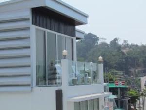 The Front Hotel and Apartments