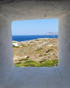 Sarakiniko Rooms Milos Greece