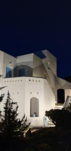 Sarakiniko Rooms Milos Greece