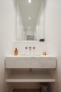 Apartment room in Modern Apt 3BDR/3BTH - Louvre Museum/Tuileries