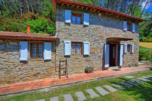 Casale di Cozzile by PosarelliVillas