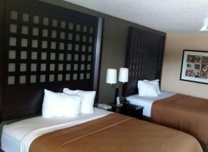 Queen Room with Two Queen Beds - Mobility Access/Non-Smoking room in Super 8 by Wyndham Atoka