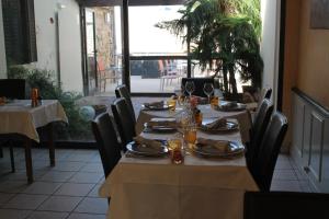 Hotels Logis Hotel Restaurant Vuillot : photos des chambres